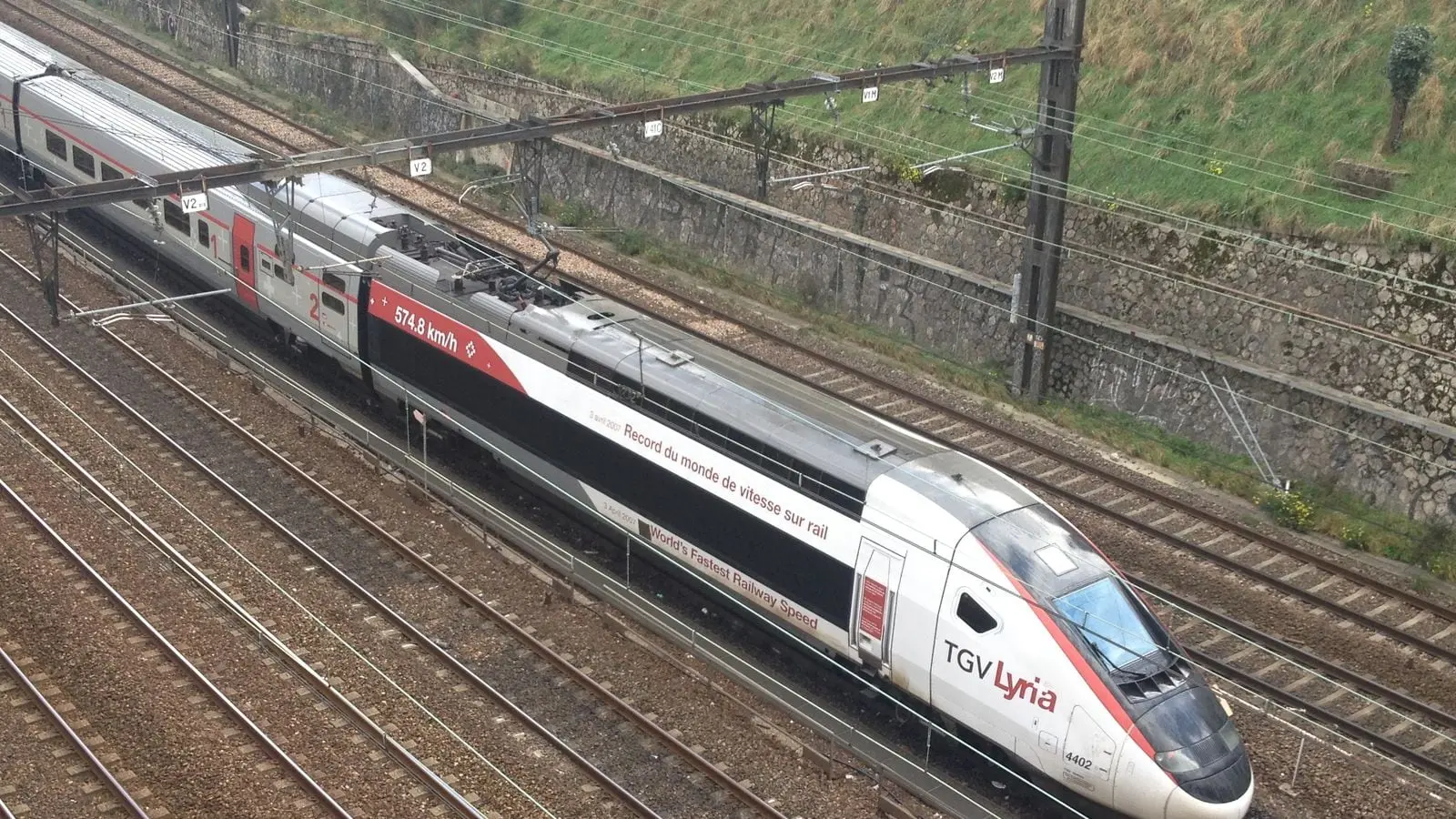 La rame TGV 4402, détentrice du record du monde de vitesse sur rail, par Denis Cheyrouze